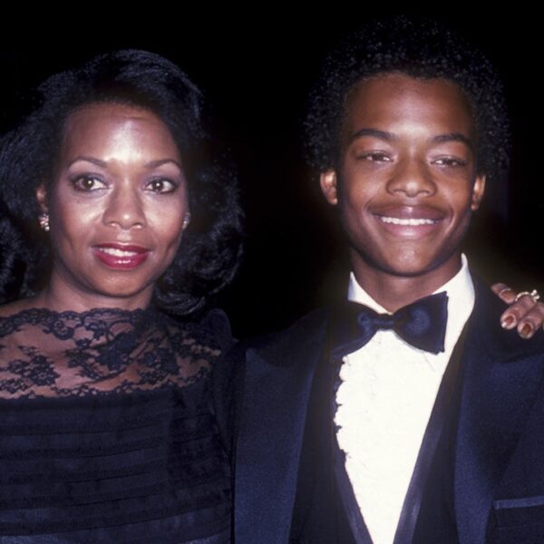 ‘Diff’hire Strokes’ star Todd Bridges reveals final phrases to mom, ‘Good Times’…