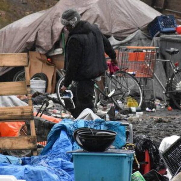 Volunteers Cleaning Homeless Encampment in Seattle Discover Nearly 80 Potentially Explosive Propane…