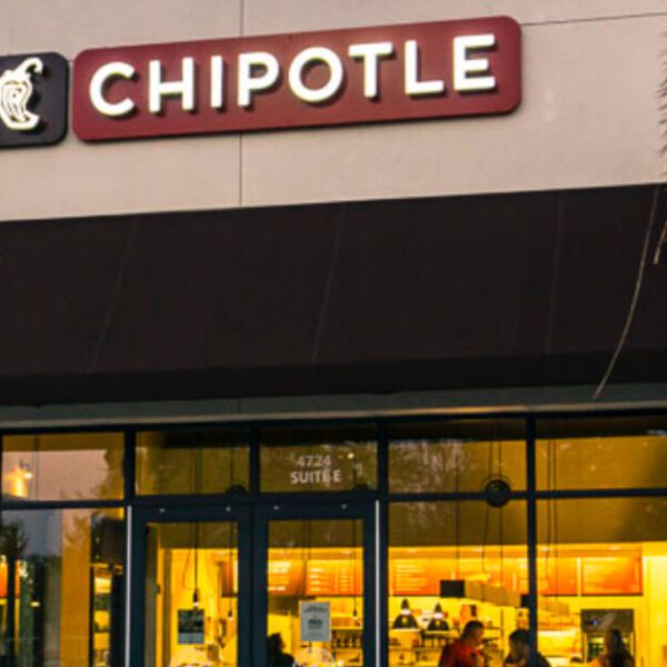 Chipotle Starts Replacing Workers With Robots to Bypass California’s Minimum Wage Laws…