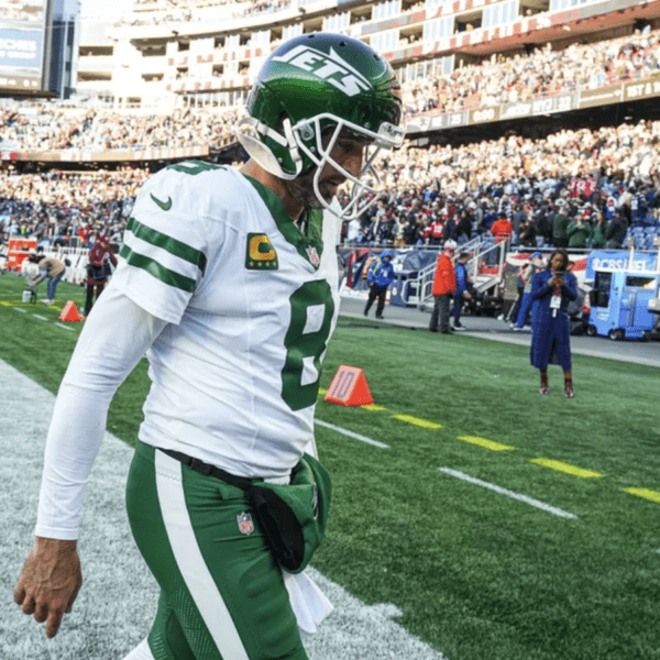 Is It Time for Aaron Rodgers to Call It Quits? Jets Struggle…