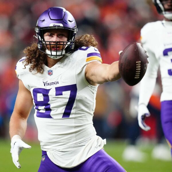 Vikings TE T.J. Hockenson (knee) returns to observe