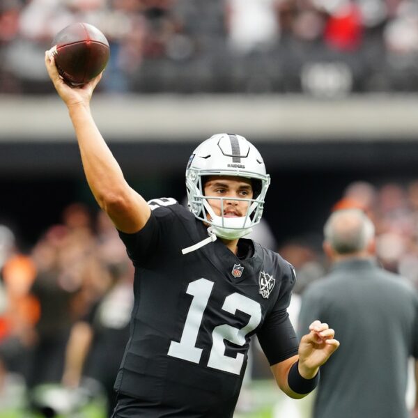 Raiders make QB change to spark offense vs. Steelers