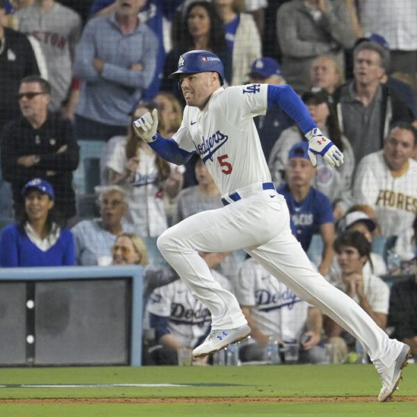 Dodgers 1B Freddie Freeman (ankle) exits Game 2 of NLDS