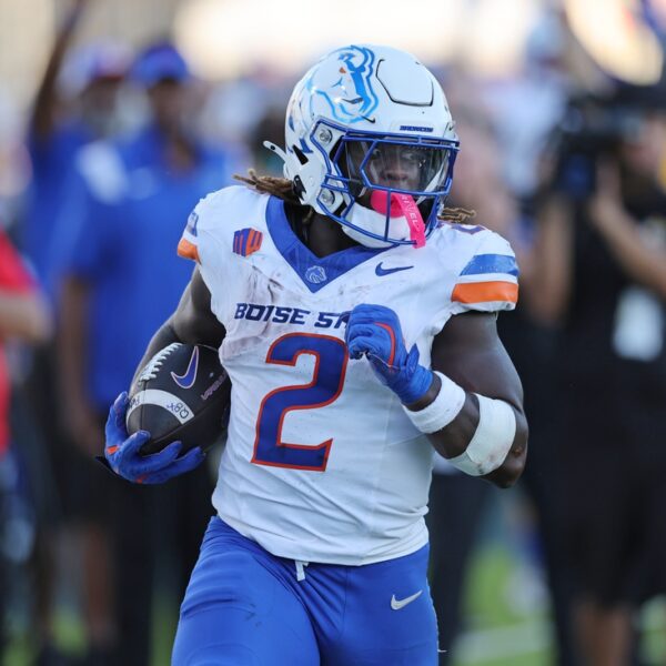 Deadspin | Boise State’s Ashton Jeanty making an attempt to run away…