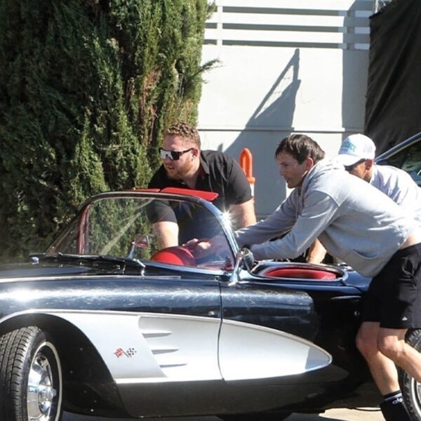 Ashton Kutcher’s Classic Corvette Breaks Down, Gets Out and Pushes