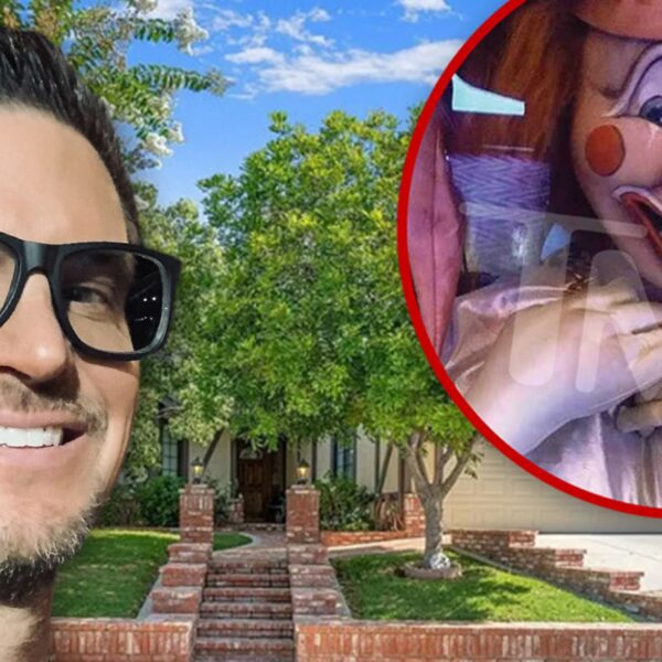 Zak Bagans Is Set to Investigate Famous ‘Poltergeist’ House