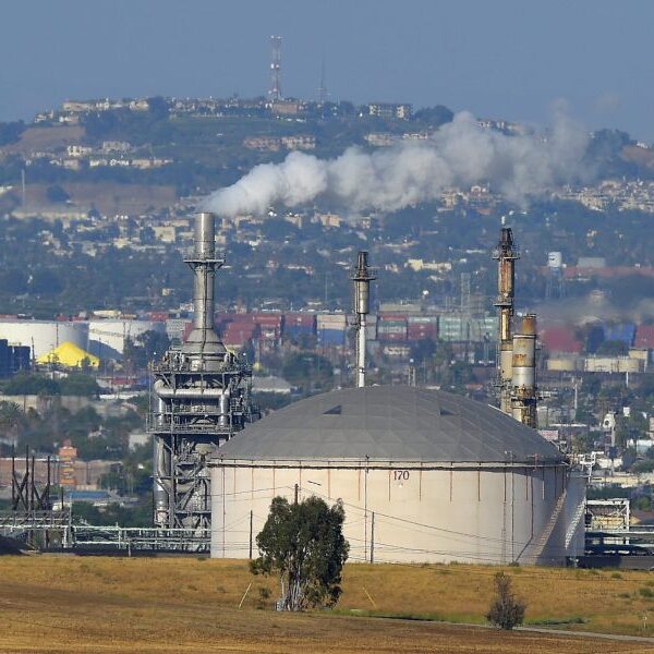 Phillips 66 goes to close down its Los Angeles-area oil refinery the…