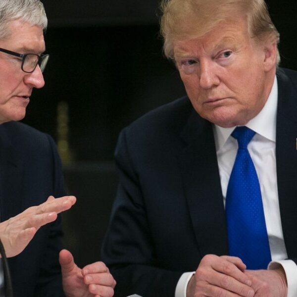 Trump praises Tim Cook, says he is higher than Steve Jobs