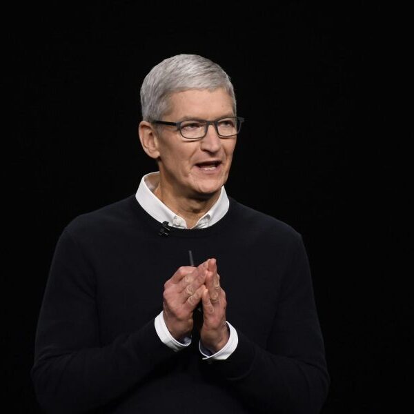 Apple CEO Tim Cook shares the decision-making lesson he discovered from Steve…