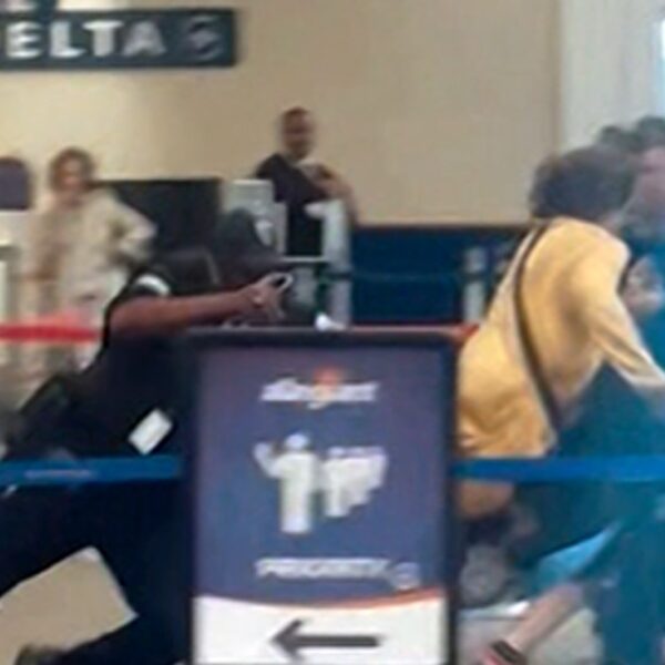 Delta Airlines Customer Filmed Losing Her S@$t at Georgia Airport