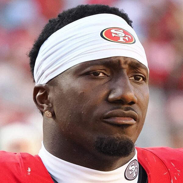 49ers star Deebo Samuel Sr. hospitalized with pneumonia, fluid in lungs after…