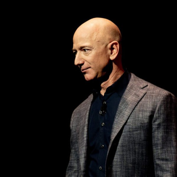 Leftist Jeff Bezos Defends Decision Against Endorsing Kamala — Slams Fake News…