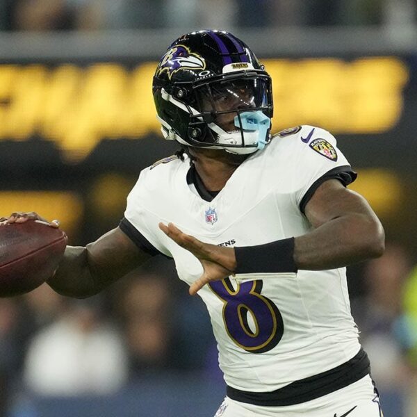 Lamar Jackson throws for two touchdowns, rushes for 1 as Ravens take…