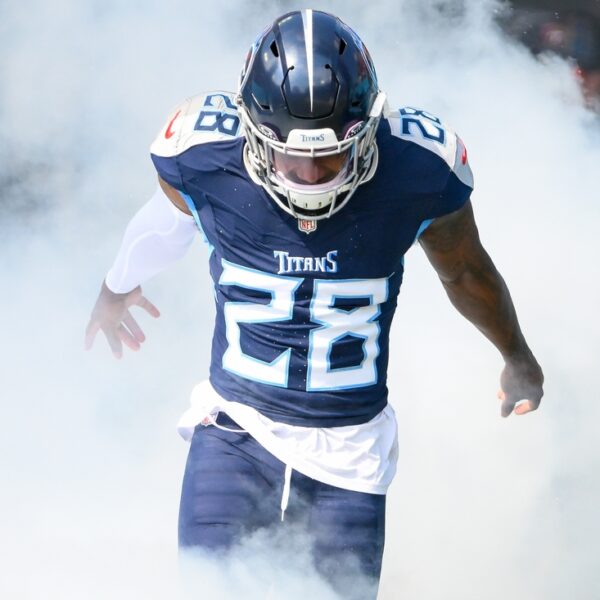 Report: Titans lose two starters to season-ending accidents