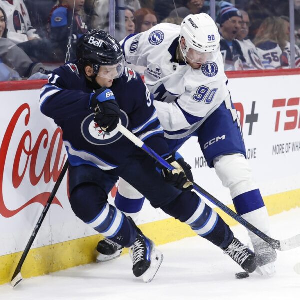 Jets outduel Lightning in high-scoring affair