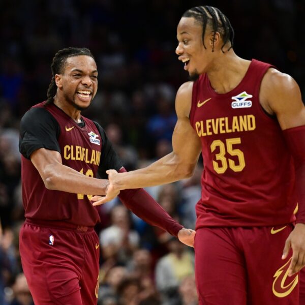 NBA roundup: Cavs nip Bucks, stay undefeated