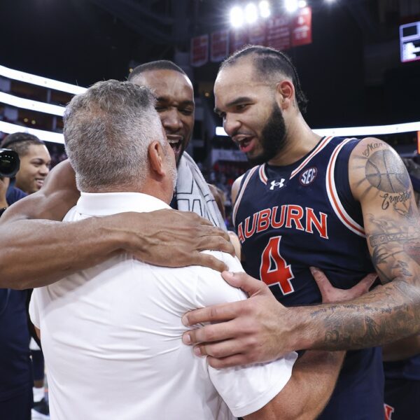 No. 4 Auburn, No. 5 Iowa State check mettle in Hawaii