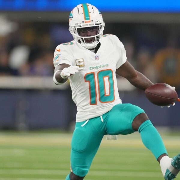 Dolphins WR Tyreek Hill (wrist) plans to play, claims surgical procedure on…