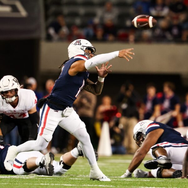 Noah Fifita tosses 2 TDs as Arizona beats Houston to finish skid