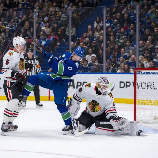 Canucks prolong mastery over Blackhawks to 9 straight video games