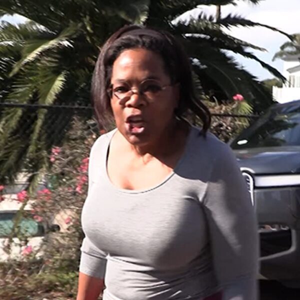 Oprah Winfrey Denies Being Paid $1 Million to Campaign for Kamala Harris