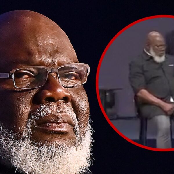 Pastor T.D. Jakes Appears to Have Medical Emergency During Sermon