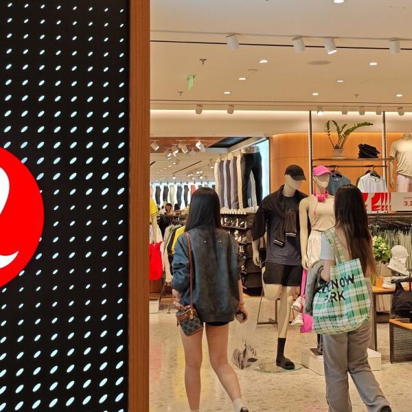 Couple charged with stealing $1 million from Lululemon