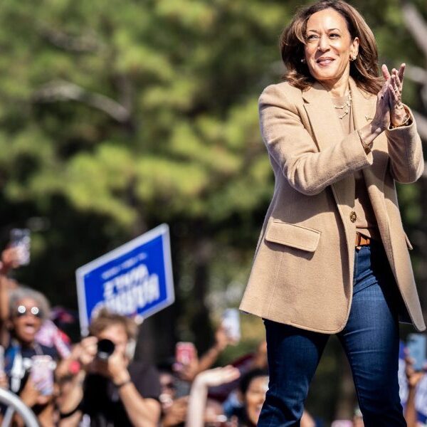 Presidential ballot: last-minute voters favor Kamala Harris