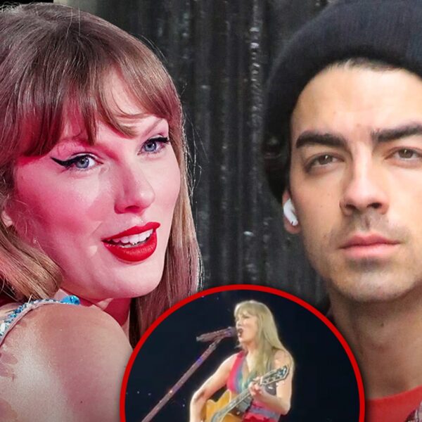 Taylor Swift Performs Mash-Up of two Joe Jonas Breakup Songs