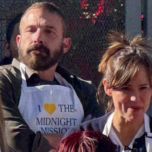 Ben Affleck, Jennifer Garner Serve Thanksgiving Meals to Homeless