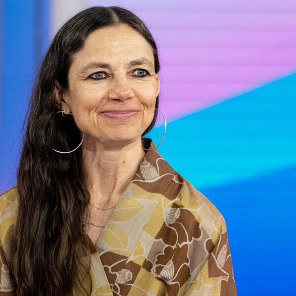 ‘Family Ties’ star Justine Bateman says Trump’s election lifted ‘suffocating cloud’ on…