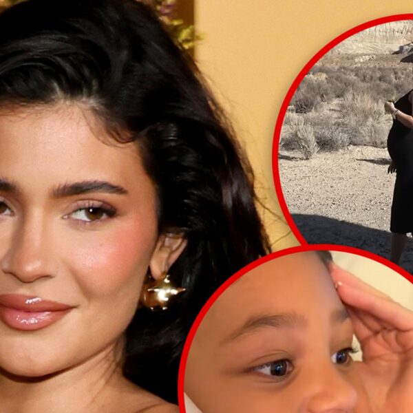 Kylie Jenner Shows Daughter Stormi Viral Pregnancy Video for First Time