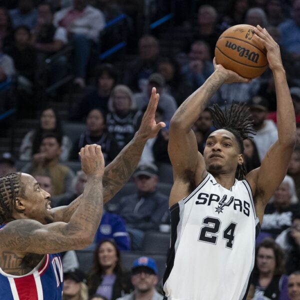 Spurs rally, peak in 4th quarter to take down Kings