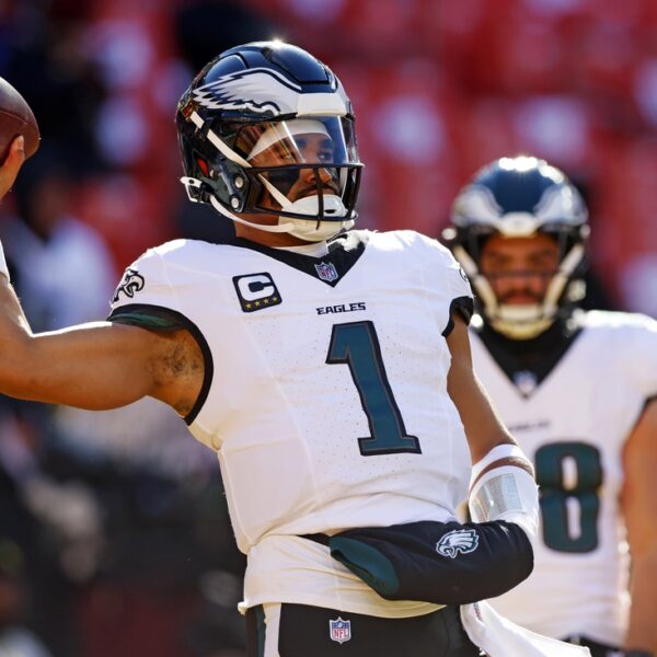 With query at QB, Eagles bid to wrap up NFC East vs.…