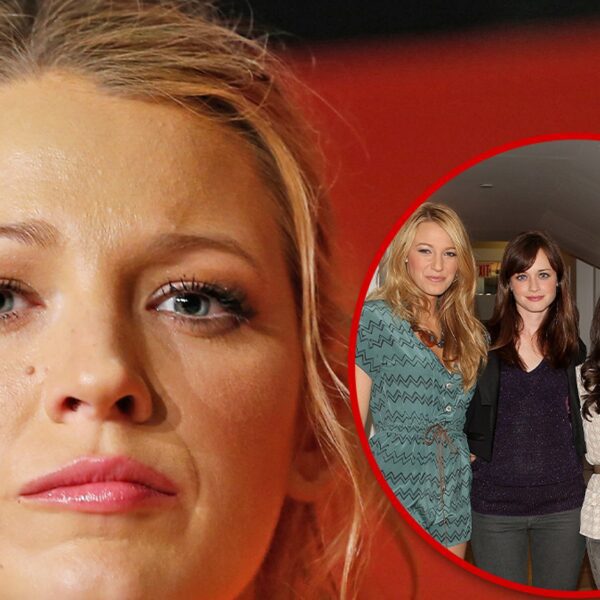 Blake Lively’s ‘Sisterhood Of the Traveling Pants’ Costars Blast Alleged Smear Campaign