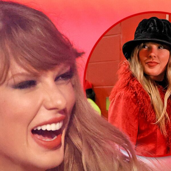 Taylor Swift Wears Big Red Coat to Chiefs Game Against Texans