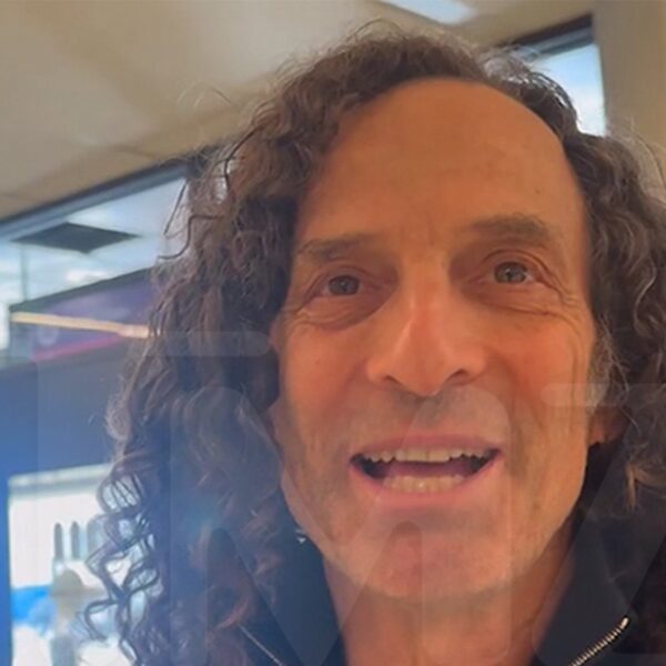 Kenny G Encourages People to Listen to His Christmas Song for Holidays