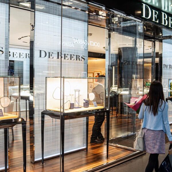 De Beers is sitting on a $2 billion pile of diamonds as…