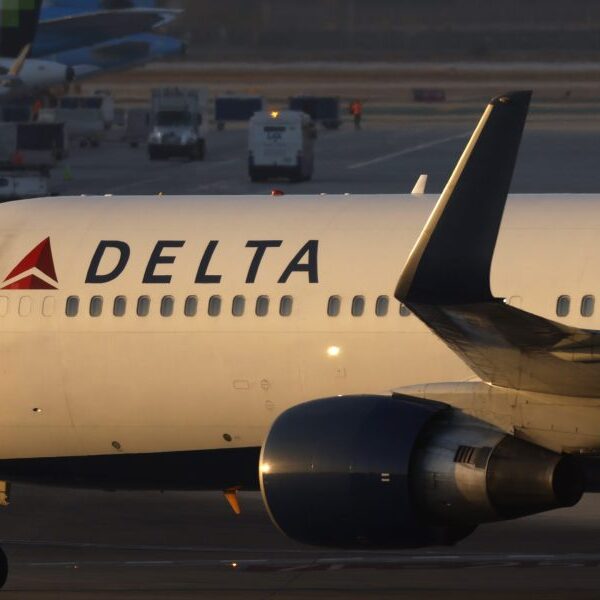 Jet carrying Gonzaga basketball group almost collides with Delta aircraft at LAX—audio…