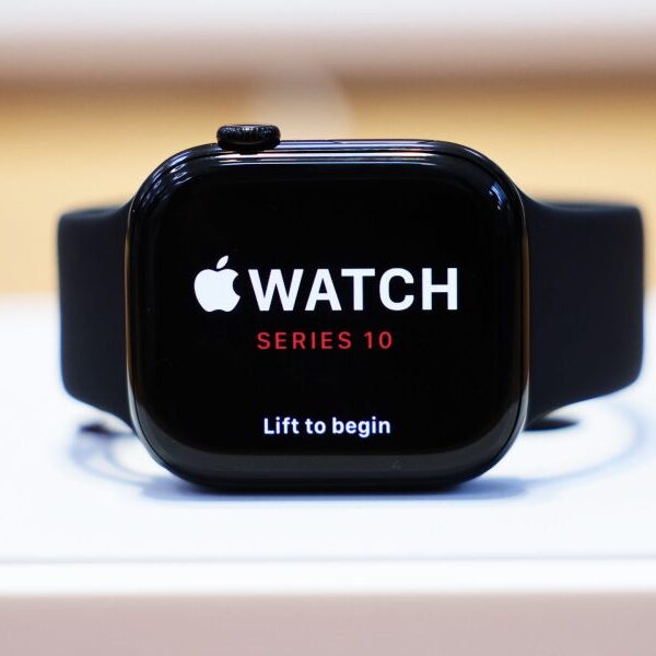 Apple’s subsequent extremely smartwatch will be capable to ship texts through satellite…