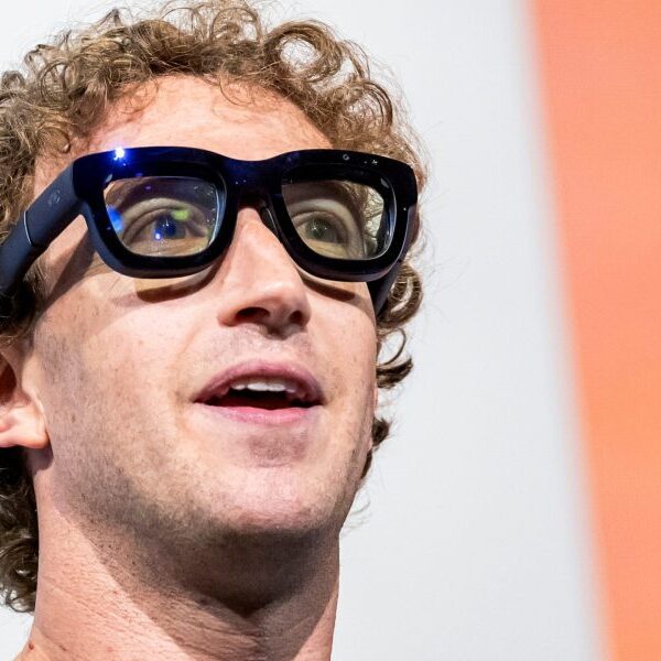 Mark Zuckerberg simply cashed in one other $153 million price of Meta…