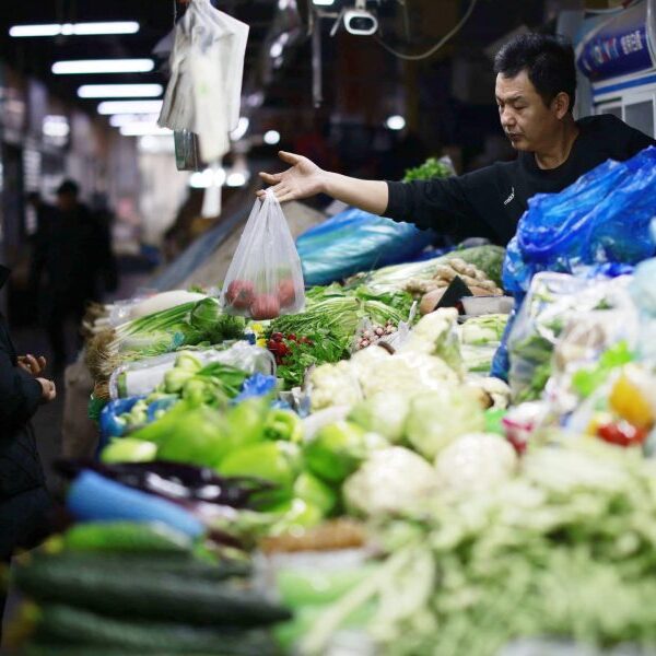 China vows larger fiscal spending to spice up consumption subsequent yr