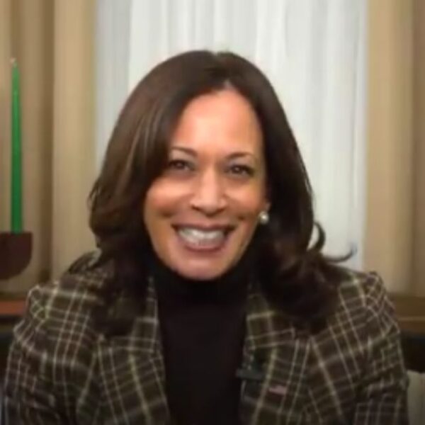 Kamala Harris SAVAGED For Again Claiming She Grew Up Celebrating Kwanzaa |…