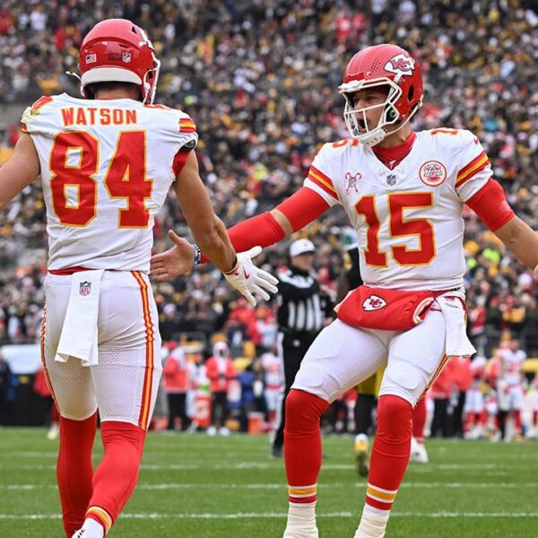 Chiefs clinch No. 1 seed, first-round bye in playoffs with dominant win…