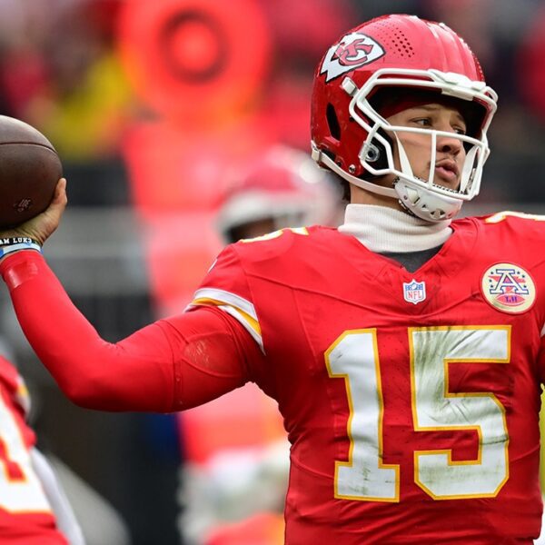 Chiefs give harm replace on Patrick Mahomes after getting shaken up in…