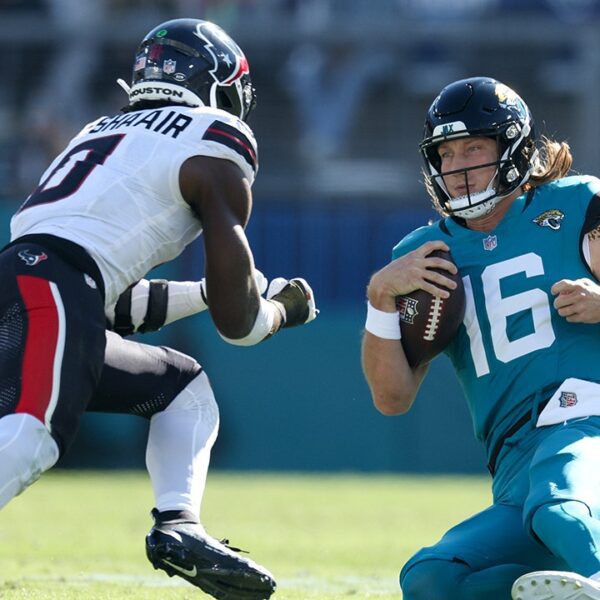 Jaguars gamers rip Texans’ Azeez Al-Shaair for ‘dumb hit’ on Trevor Lawrence