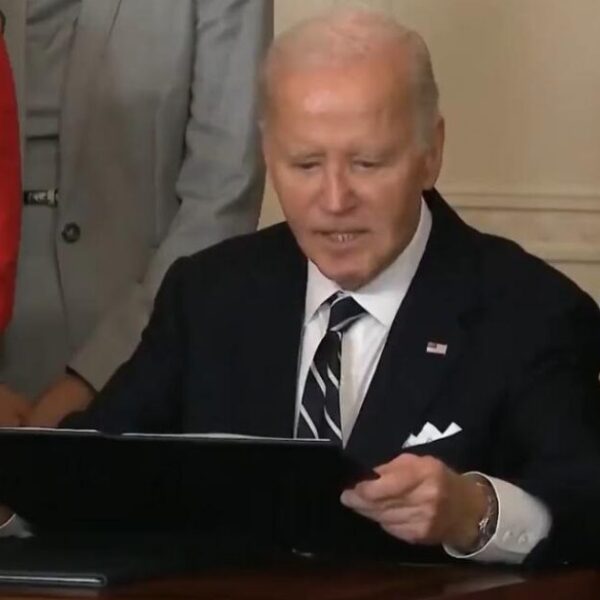 “I Gotta Fill This In?” – A Confused Joe Biden Has No…