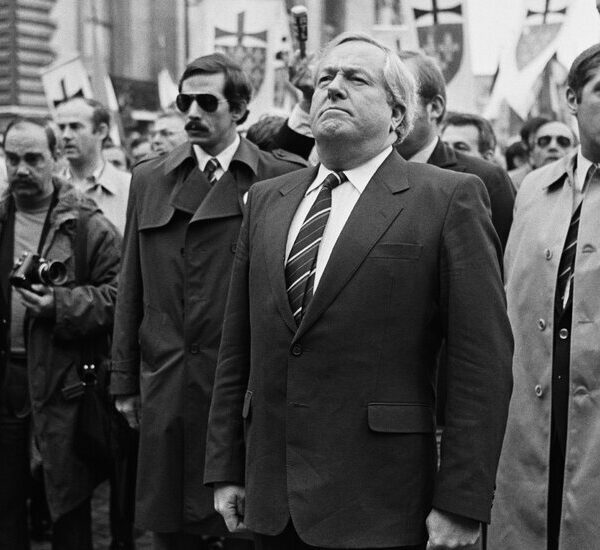 Jean-Marie Le Pen, Rabble-Rousing Leader of French Far Right, Dies at 96