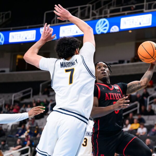 Hoops followers react to UC Diego commit Uriah Tenette’s spectacular bounce shot