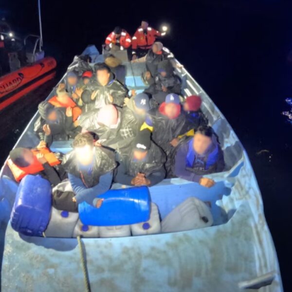 Coast Guard stops boat carrying 21 unlawful immigrants heading towards San Diego